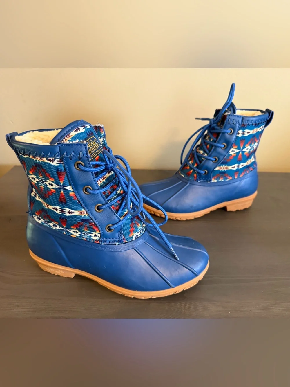 Pendleton Womens Heritage Tucson Aztec-Pattern Duck Boots
